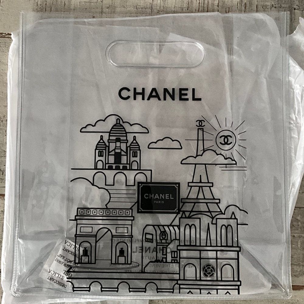 ❌SOLD❌CHANEL Beauty Transparent Tote with Black Cityscape